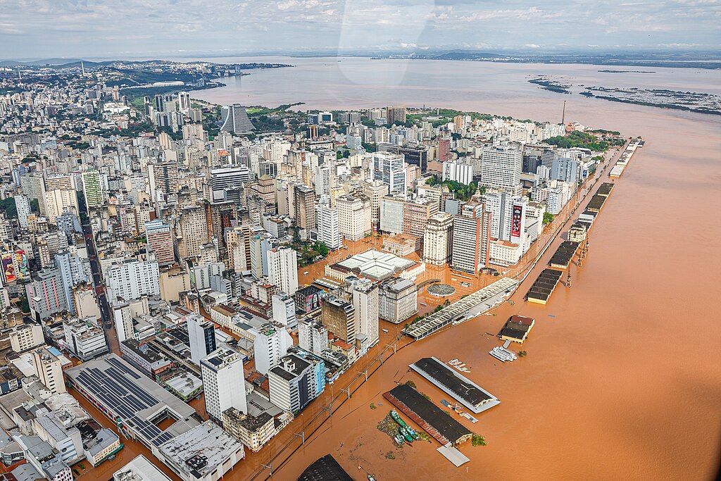 Imagem aérea da enchente no Rio Grande do Sul, mostrando a dimensão da maior tragédia climática já enfrentada pelo estado. Foto: Ricardo Stuckert / PR